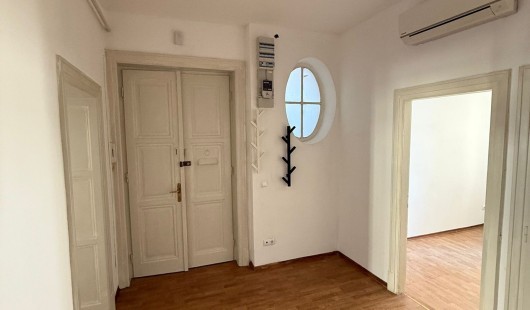 Poslovni prostor za najam, 4 sobe, 82 m2, Donji grad