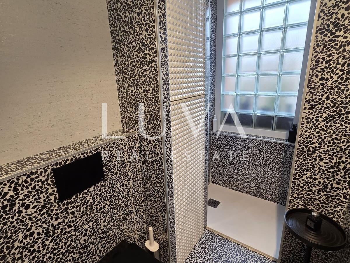 Zagreb, Trg Franc Republike, uređen stan 55m2, 2 balkona i garaža