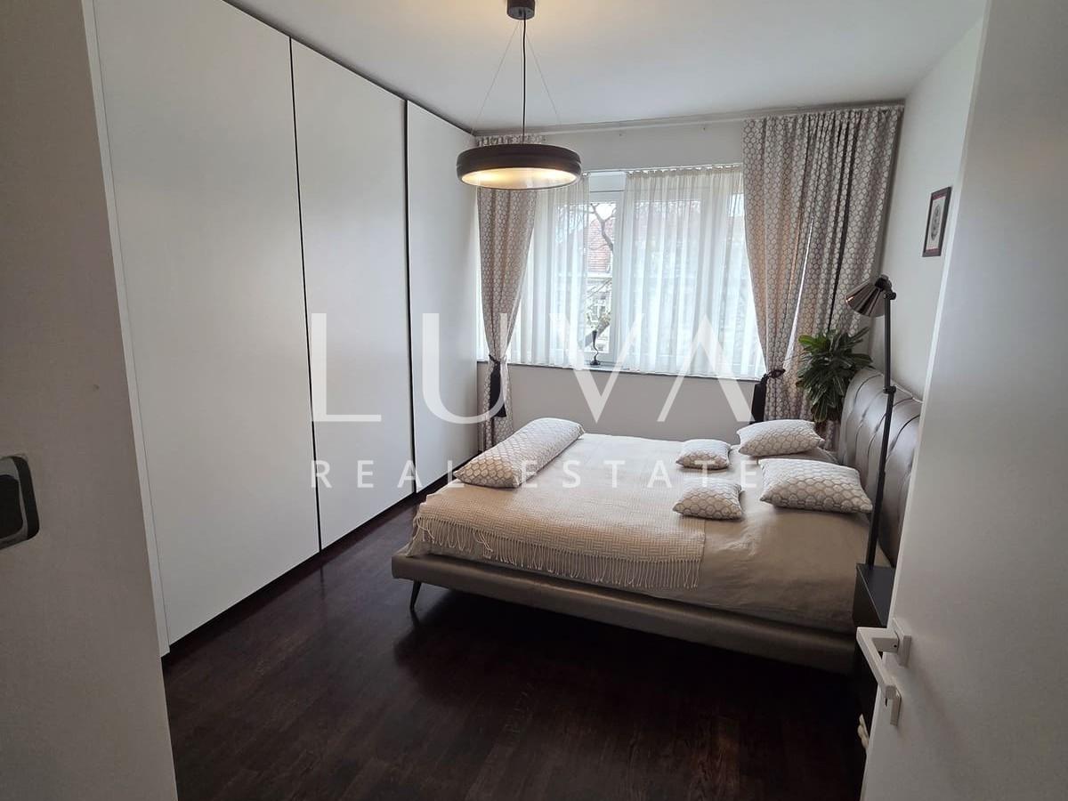 Zagreb, Trg Franc Republike, uređen stan 55m2, 2 balkona i garaža