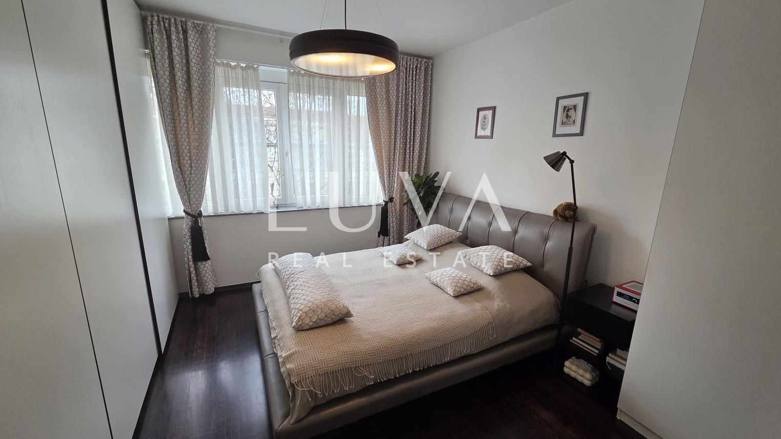 Zagreb, Trg Franc Republike, uređen stan 55m2, 2 balkona i garaža