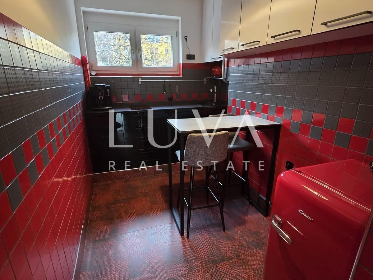 Zagreb, Trg Franc Republike, uređen stan 55m2, 2 balkona i garaža