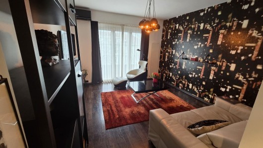 Zagreb, Trg Franc Republike, uređen stan 55m2, 2 balkona i garaža