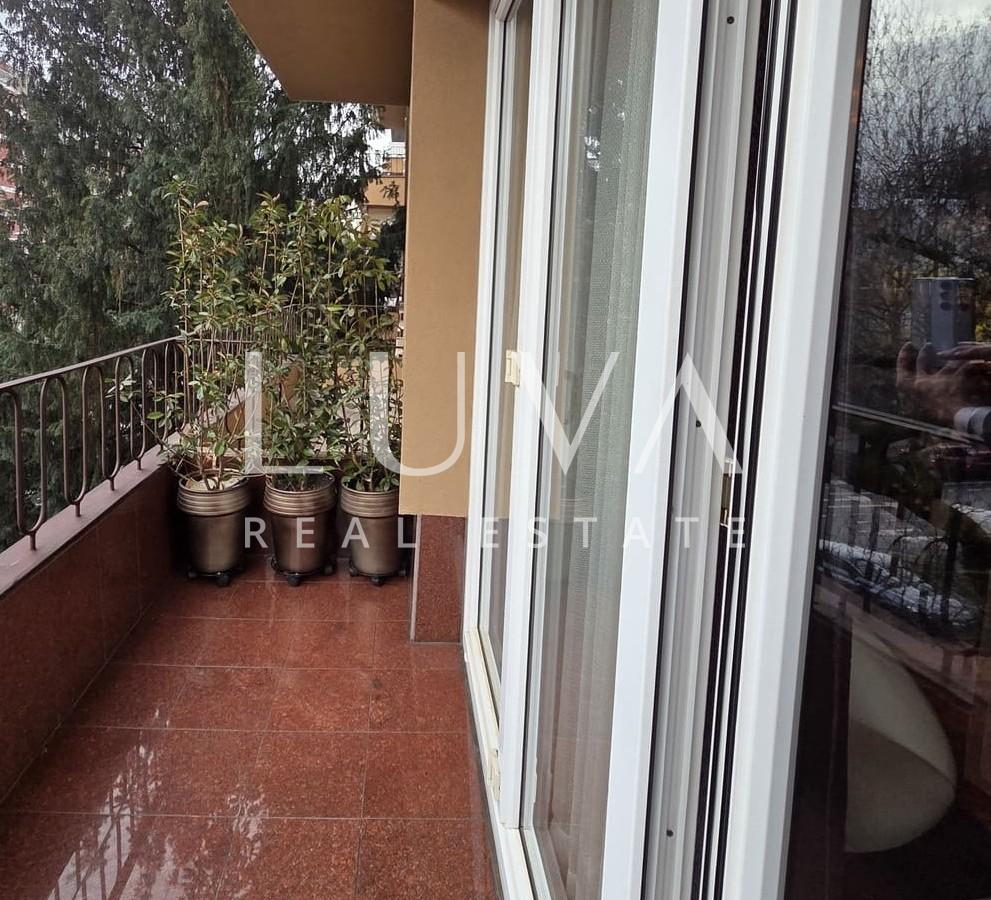 Zagreb, Trg Franc Republike, uređen stan 55m2, 2 balkona i garaža