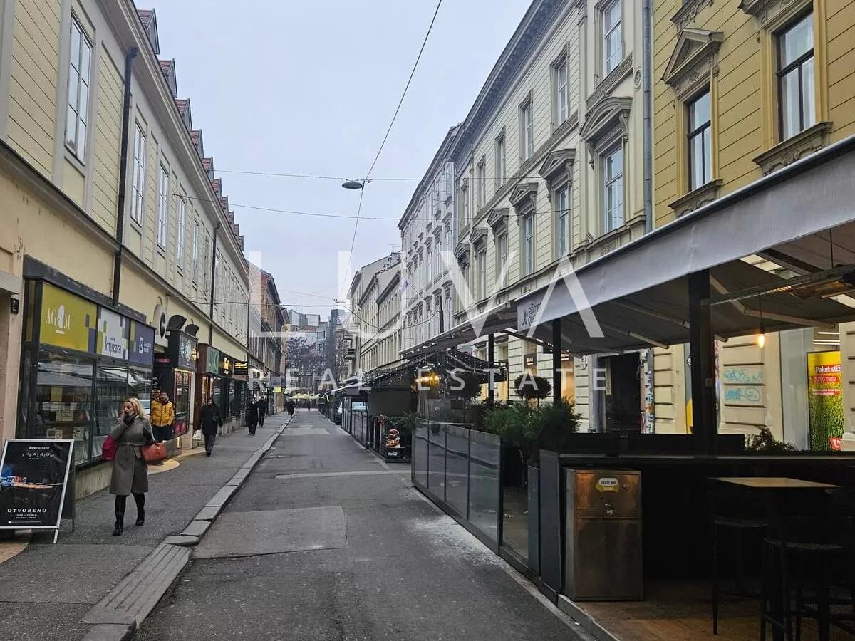 Zagreb, Stadtzentrum, Wohnung 130 m² zu verkaufen, Parkplatz