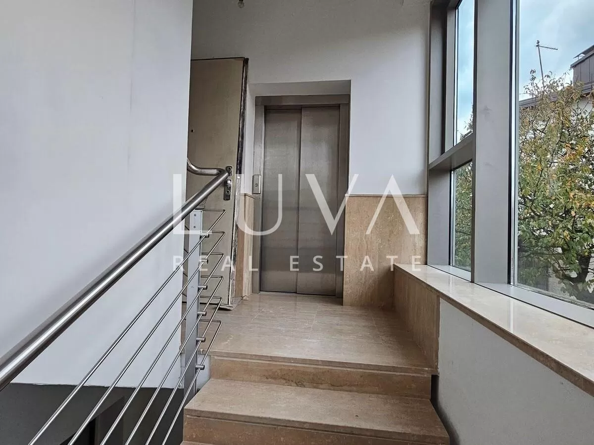 Zajčeva, luksuzna kuća s 3 stana novije gradnje na prodaju