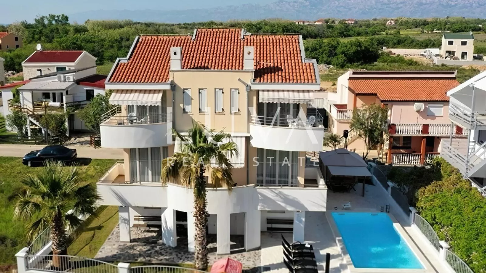Privlaka, apartmanska kuća s bazenom na prodaju