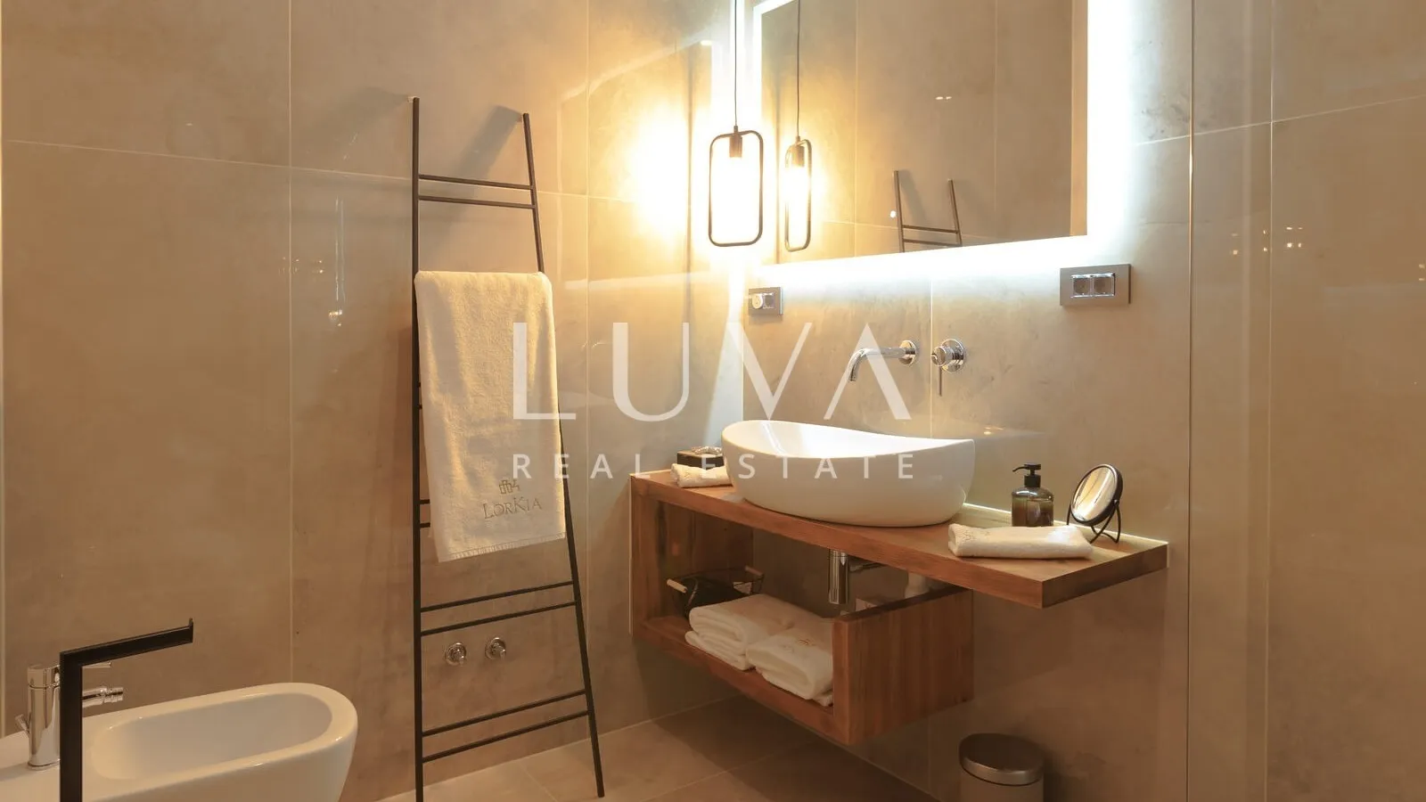 Baška, Krk, luksuzna vila s bazenom i Jacuzzi-jem blizu mora