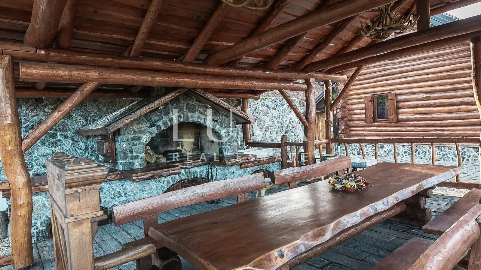 Kupjak, Gorski Kotar, kuća s bazenom i predivnim pogledom na prodaju