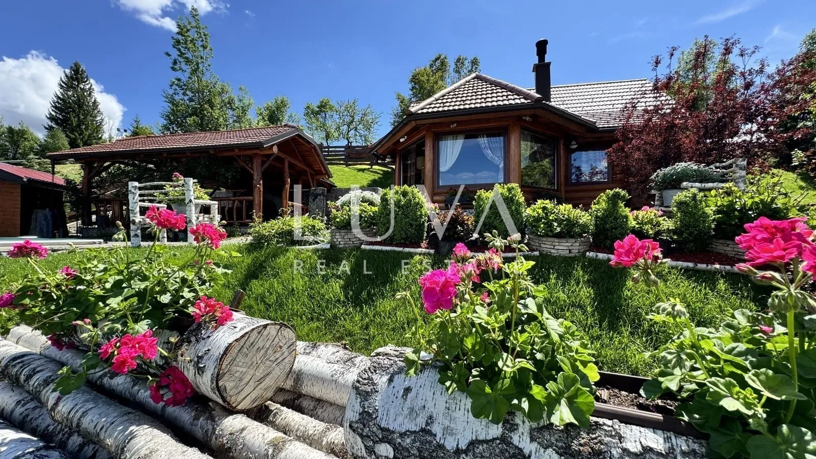 Kupjak, Gorski Kotar, kuća s bazenom i predivnim pogledom na prodaju