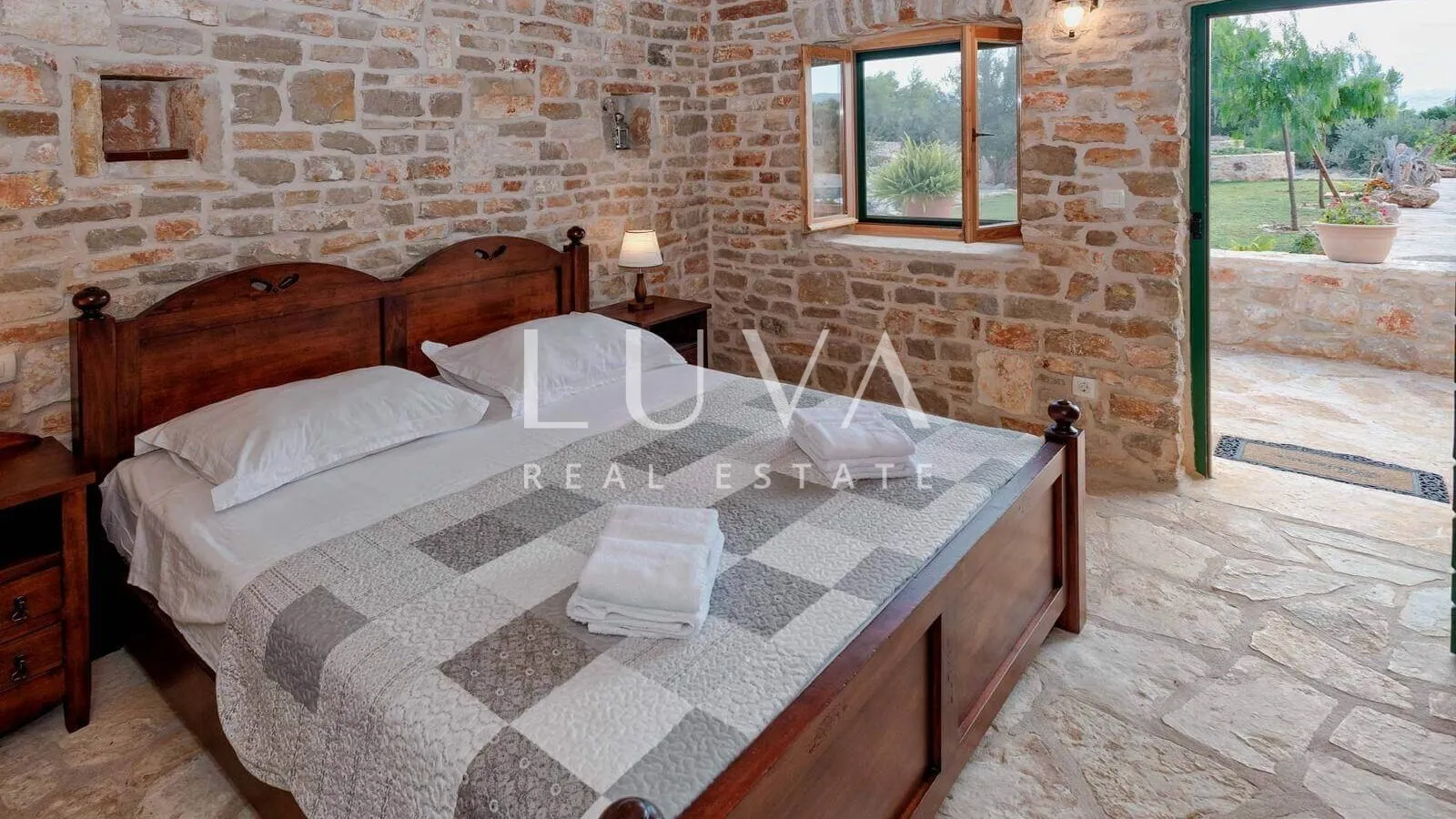 Luksuzna vila s bazenom na osami na Hvaru