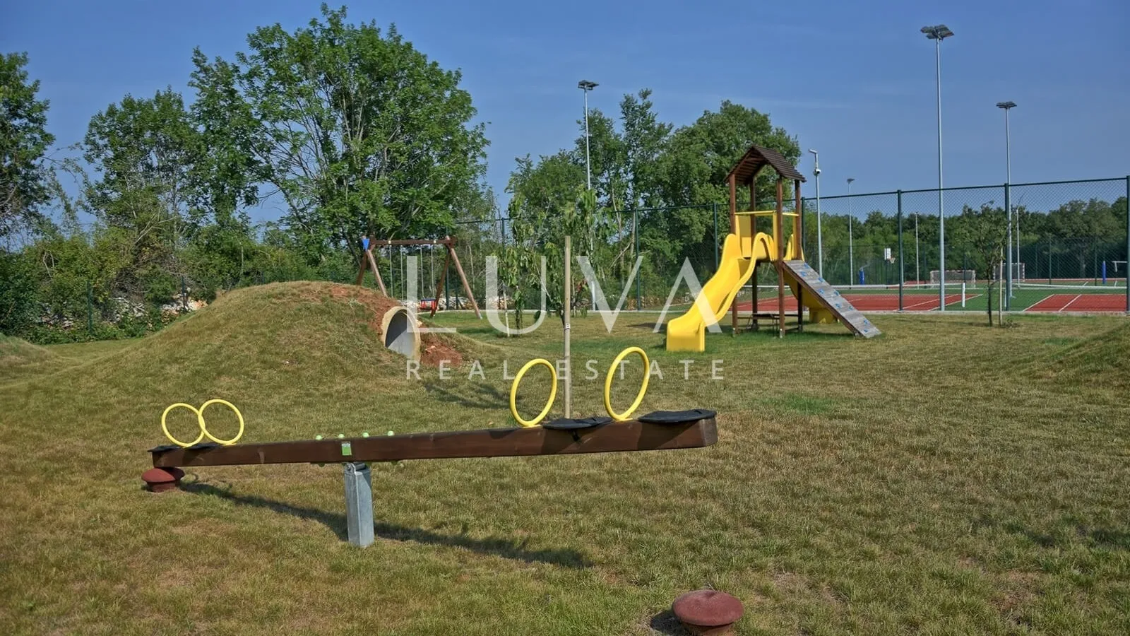 Kanfanar, Istra, luksuzna vila s bazenom, igralištem i sportskim terenima