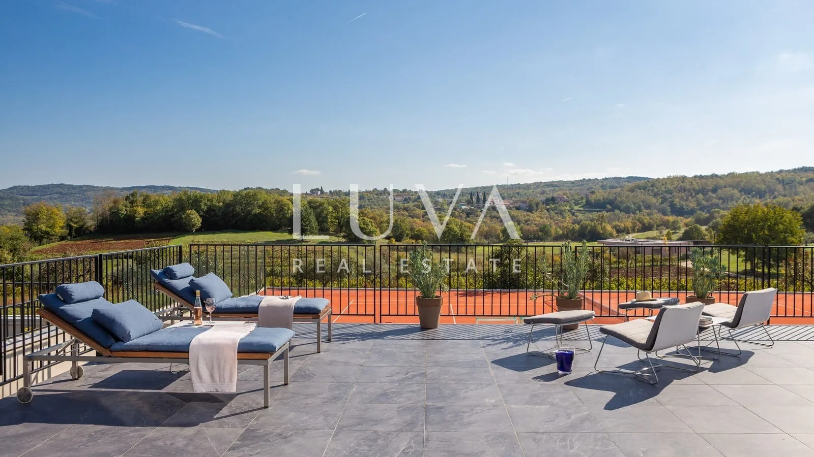Luksuzna vila s bazenom i tenis terenom, Motovun, Istra