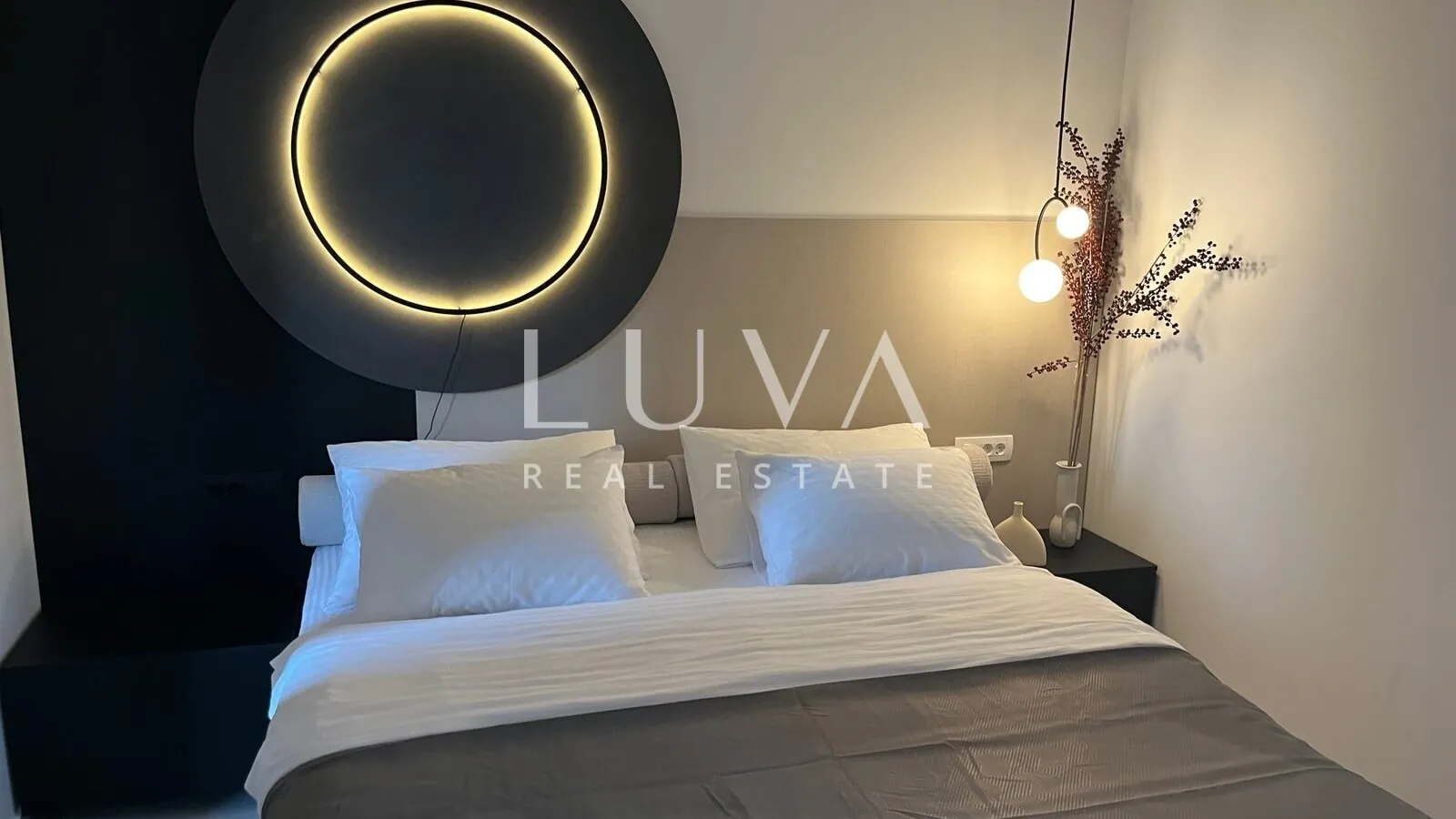 Luksuzna kuća s bazenom blizu mora na prodaju, Vodice, Dalmacija