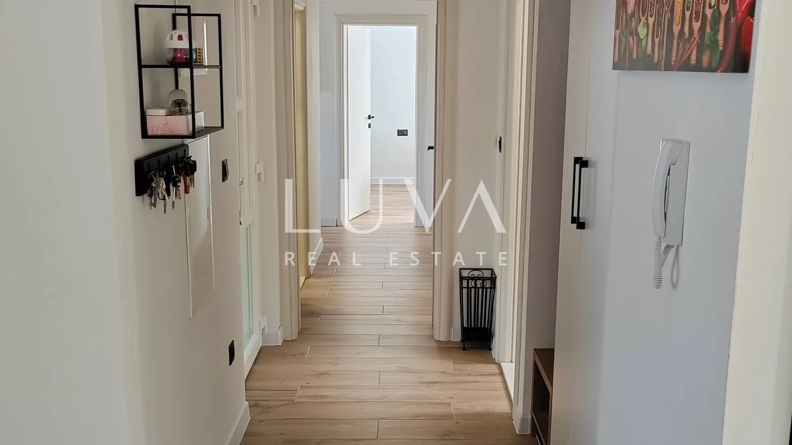 Kaštel Štafilić, kuća 377m2 sa stanovima na prodaju