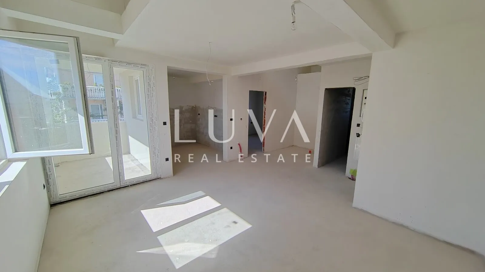 Kaštel Štafilić, kuća 377m2 sa stanovima na prodaju