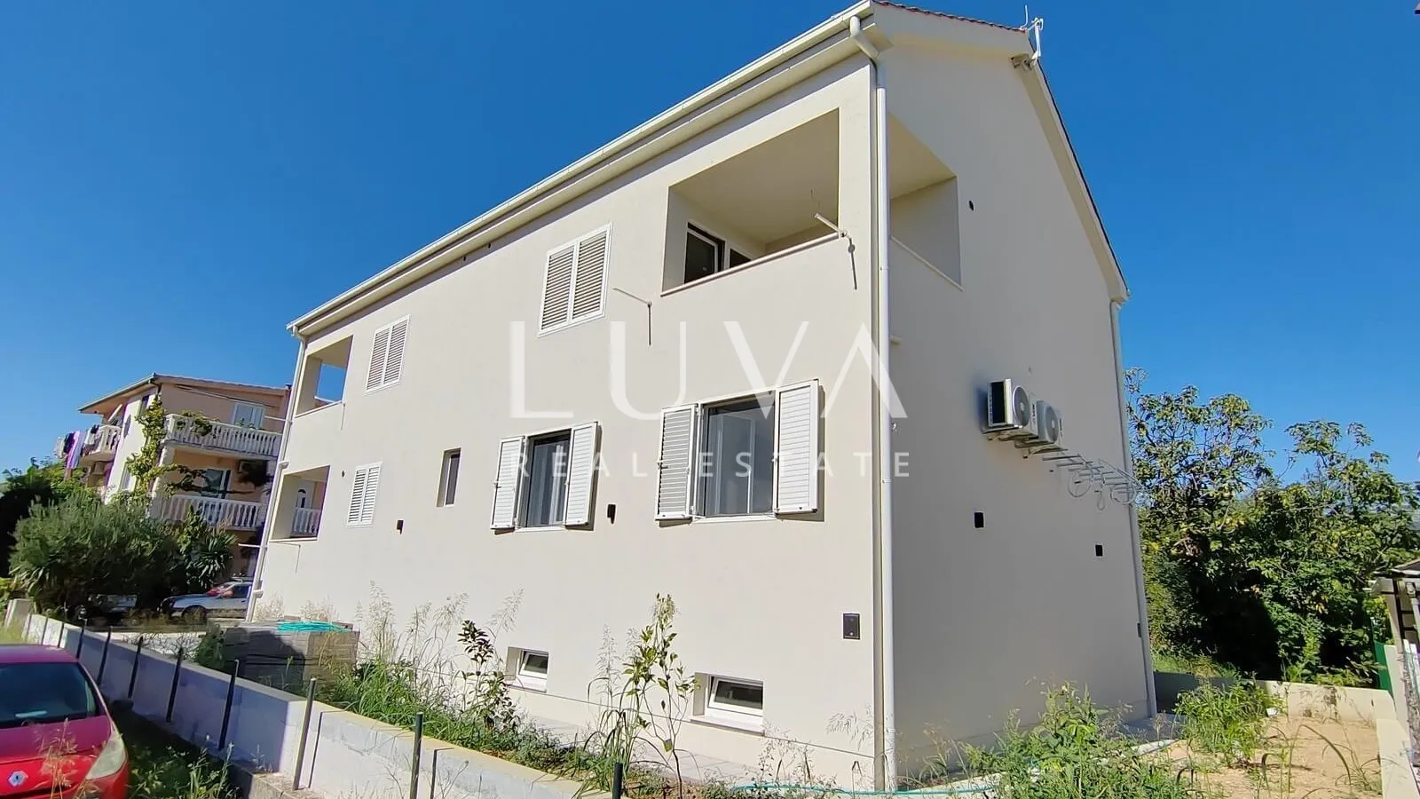Kaštel Štafilić, kuća 377m2 sa stanovima na prodaju
