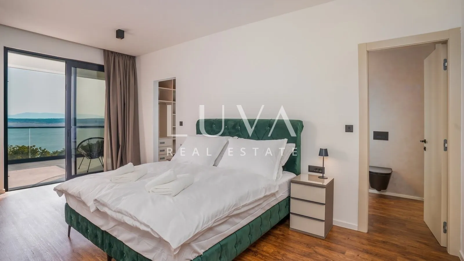 Jadranovo, luksuzna vila s bazenom blizu mora na prodaju