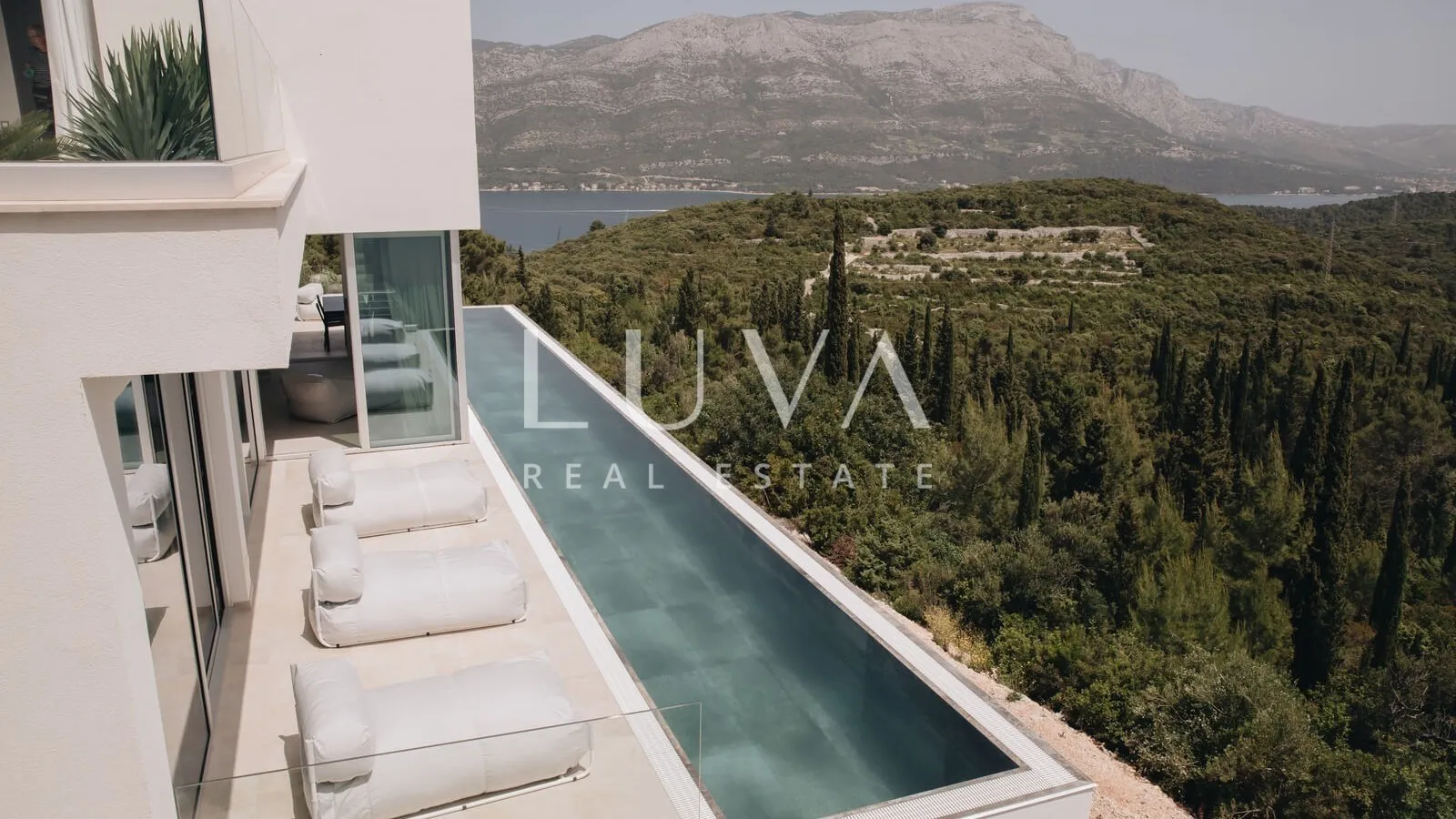 Korčula, luxury villa with pool near the sea for sale