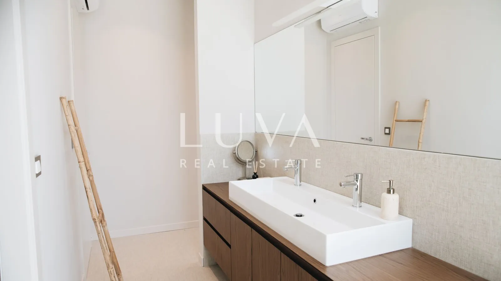 Korčula, luxury villa with pool near the sea for sale