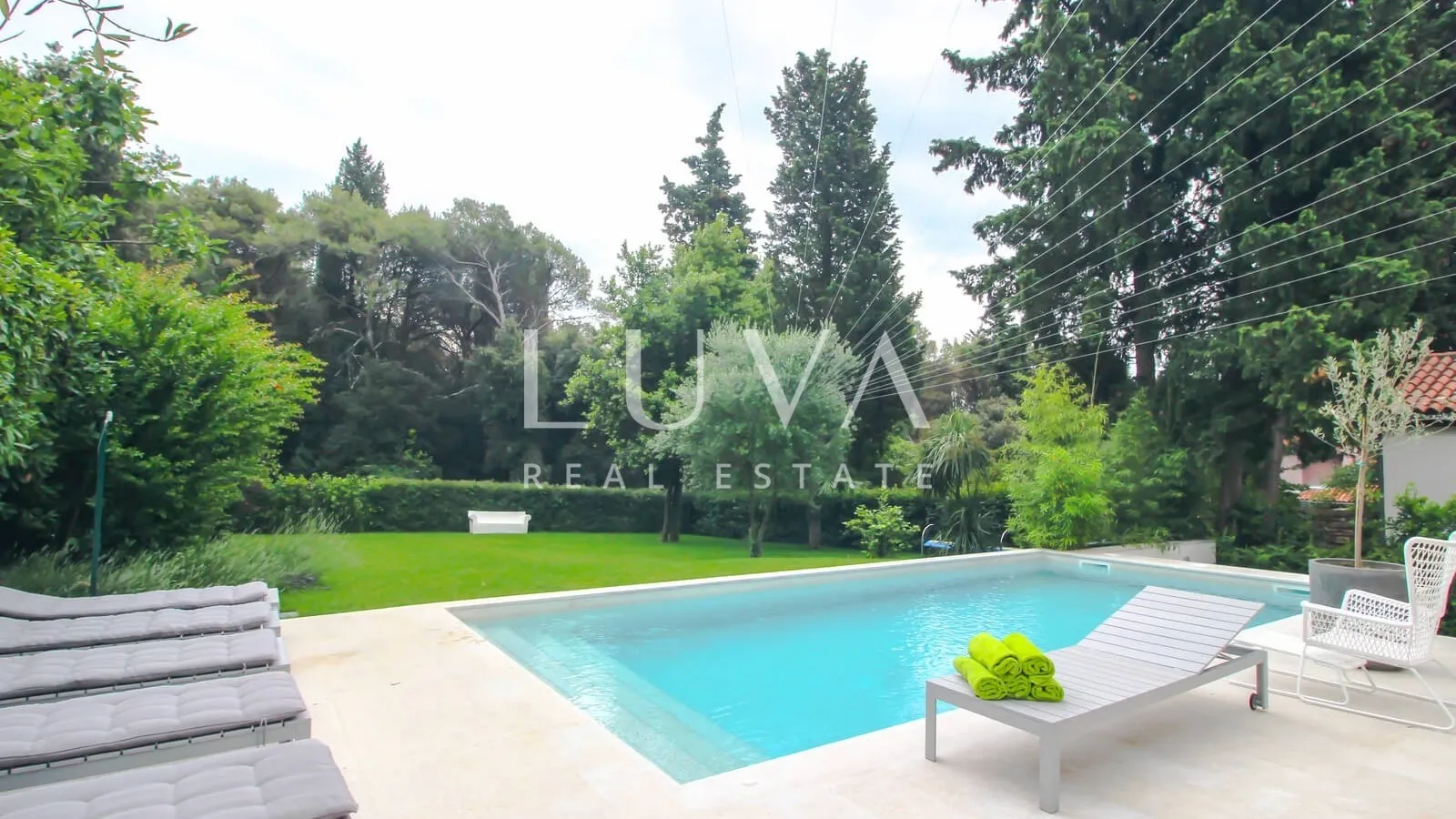 Rovinj, Borik, luxury house with pool near the sea for sale
