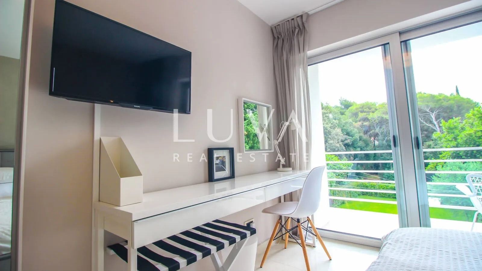 Rovinj, Borik, luxury house with pool near the sea for sale