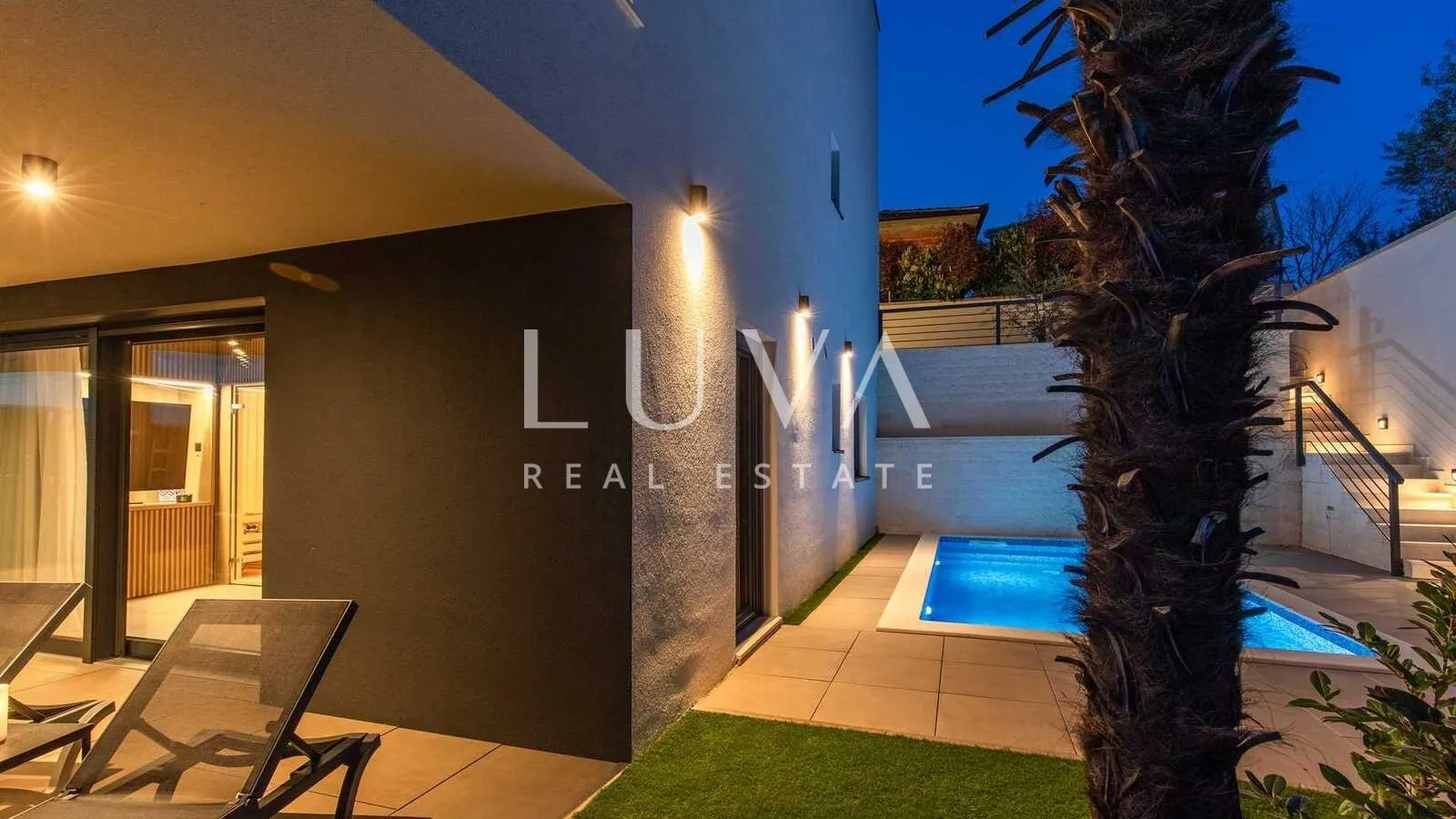 Krk, luxuriöse zweistöckige Wohnung mit Swimmingpool und Wellness zu verkaufen