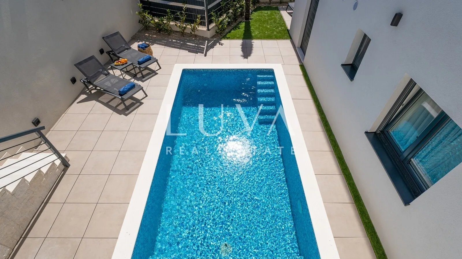 Krk, luxuriöse zweistöckige Wohnung mit Swimmingpool und Wellness zu verkaufen