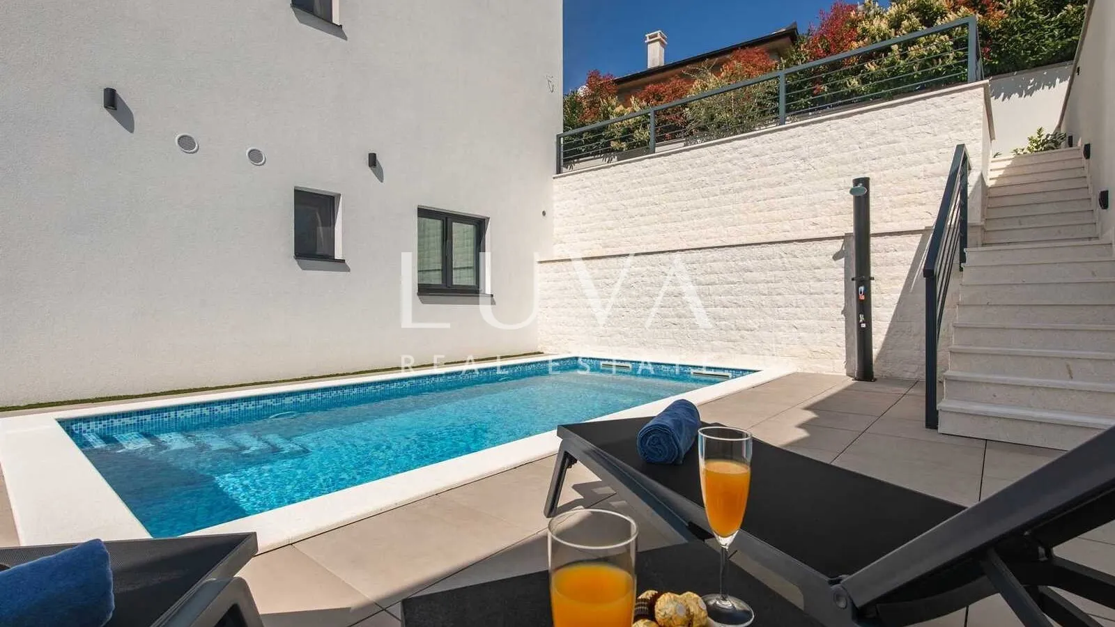Krk, luxuriöse zweistöckige Wohnung mit Swimmingpool und Wellness zu verkaufen