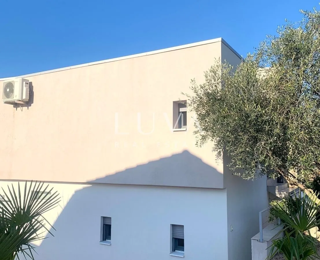 Malinska, Krk, house with pool and sea view for sale