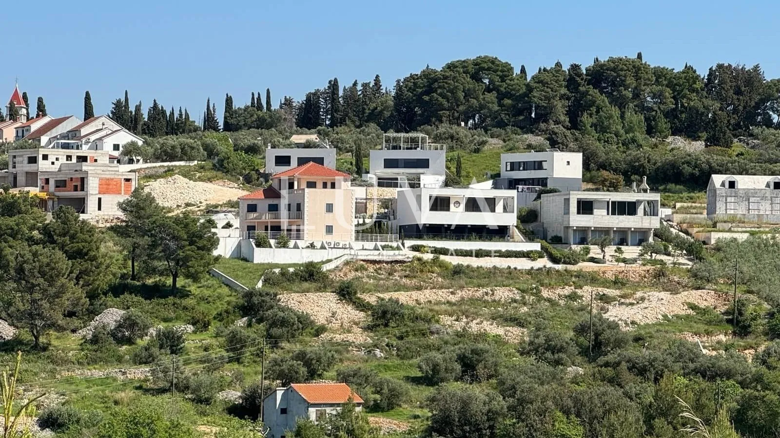 Sutivan, otok Brač, luksuzna kuća blizu mora u izgradnji na prodaju