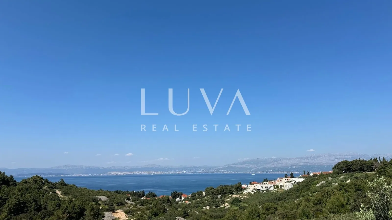 Sutivan, otok Brač, luksuzna kuća blizu mora u izgradnji na prodaju