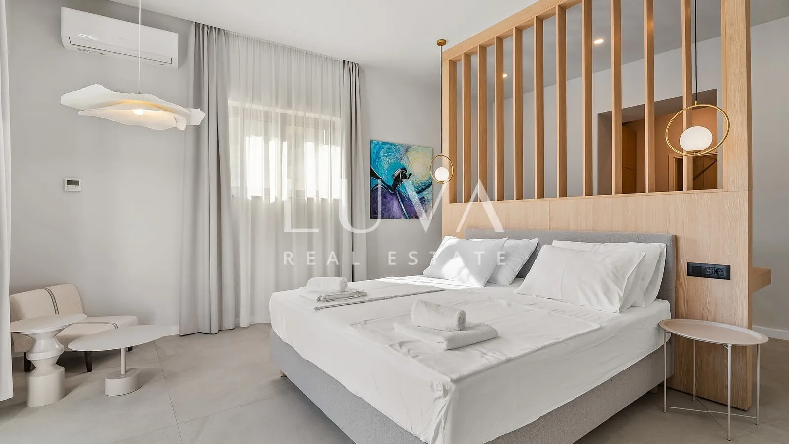 Duće, Omiš, luxury resort with 4 large apartments and a pool by the sea for sale