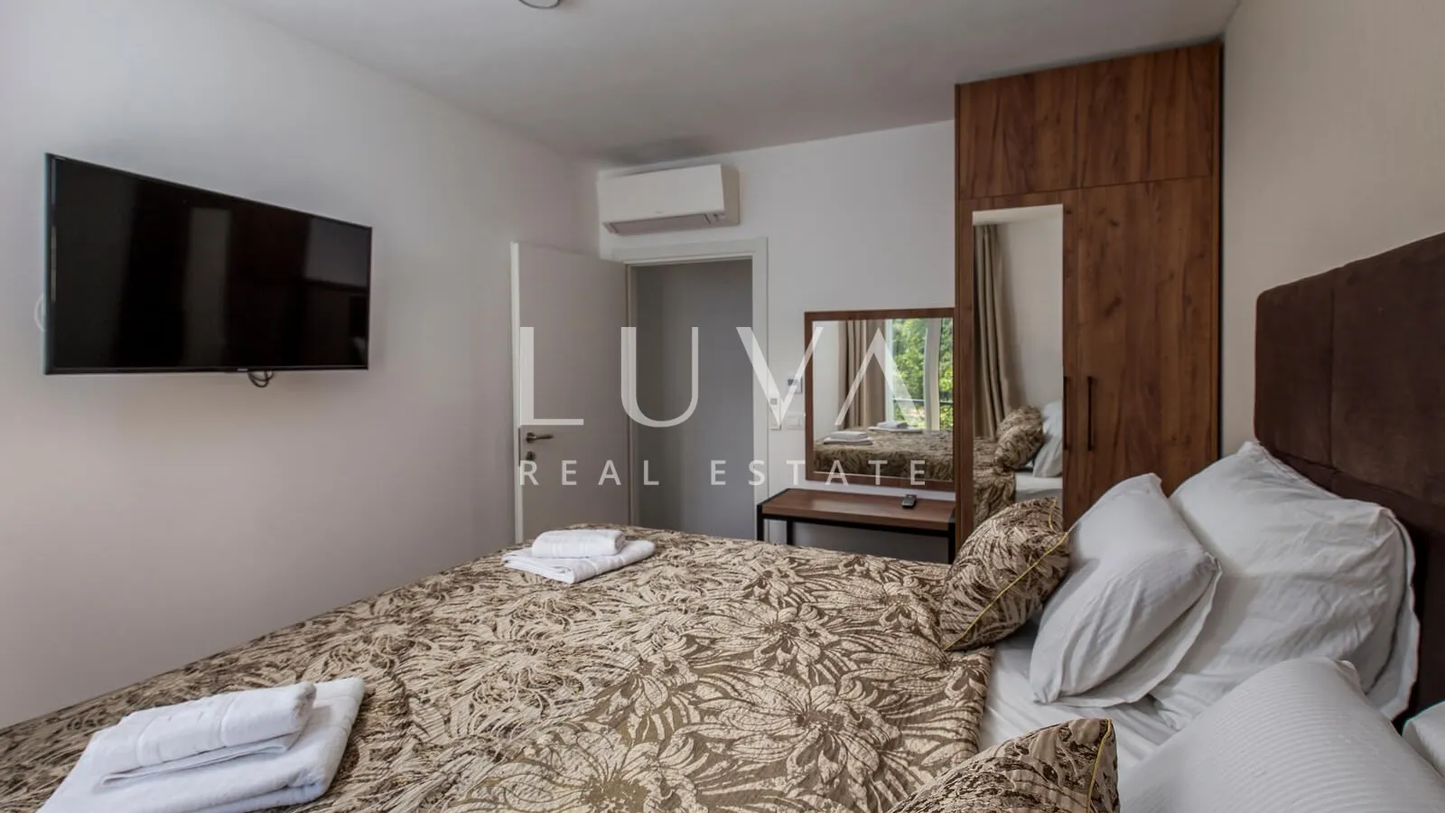 Mošćenička Draga, luxury house with a pool for sale