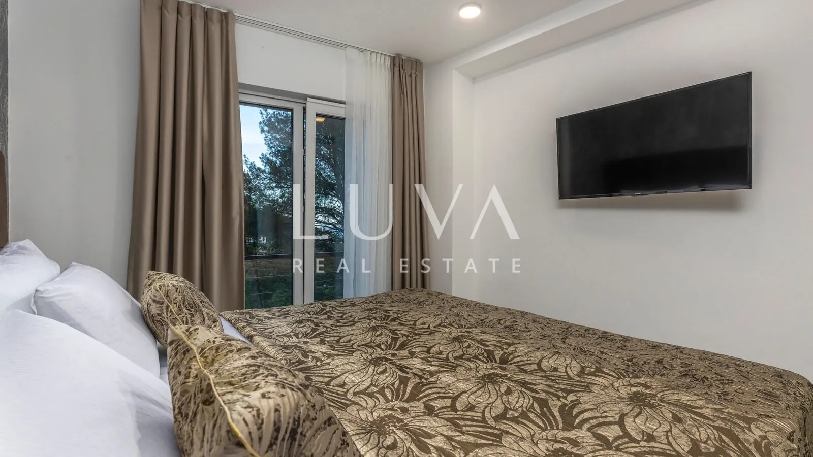 Mošćenička Draga, luxury house with a pool for sale