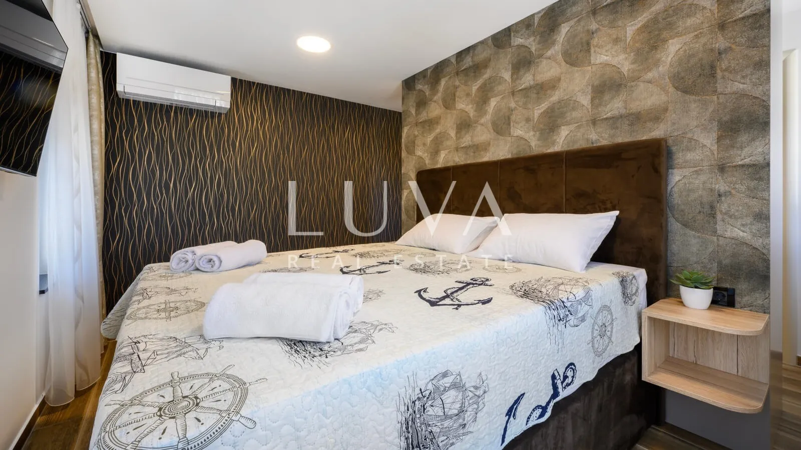 Žaborić, Šibenik, luxury villa with a pool near the sea for sale