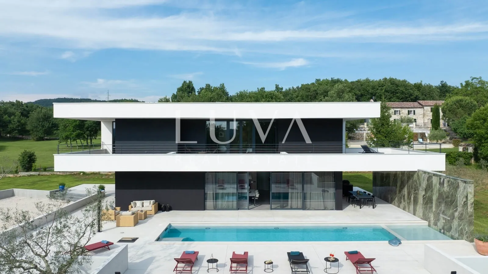 Šterna, Buje, Istra, moderna luksuzna vila s bazenom na prodaju