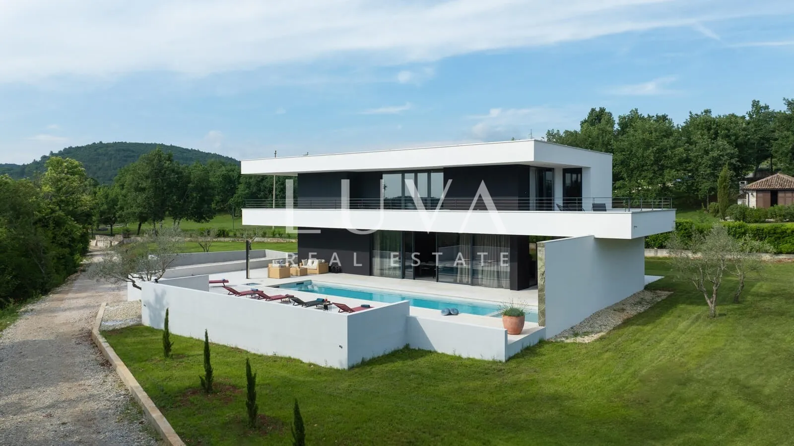 Šterna, Buje, Istra, moderna luksuzna vila s bazenom na prodaju