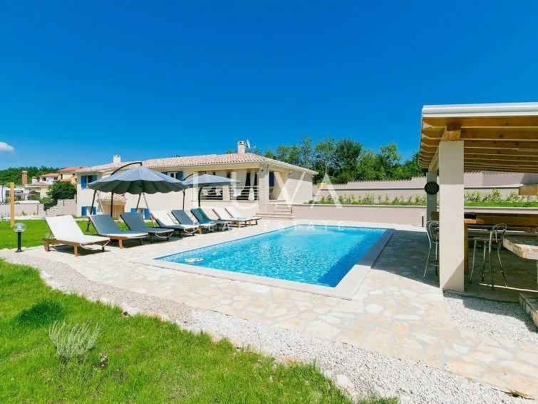 Labin area, luxury house with a pool for sale