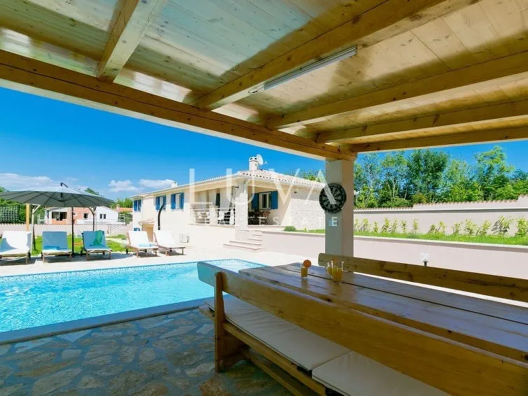Labin area, luxury house with a pool for sale