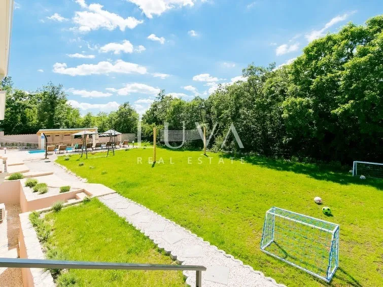 Labin area, luxury house with a pool for sale