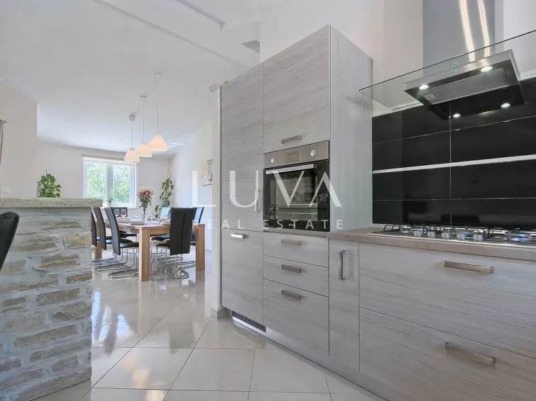 Labin area, luxury house with a pool for sale
