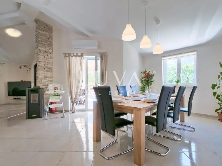 Labin area, luxury house with a pool for sale