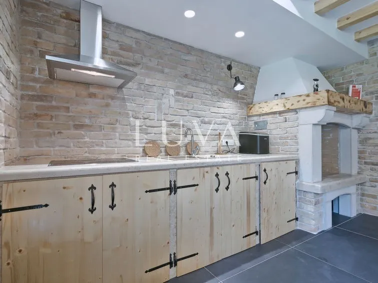 Labin area, luxury house with a pool for sale