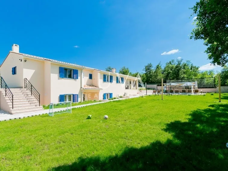 Labin area, luxury house with a pool for sale