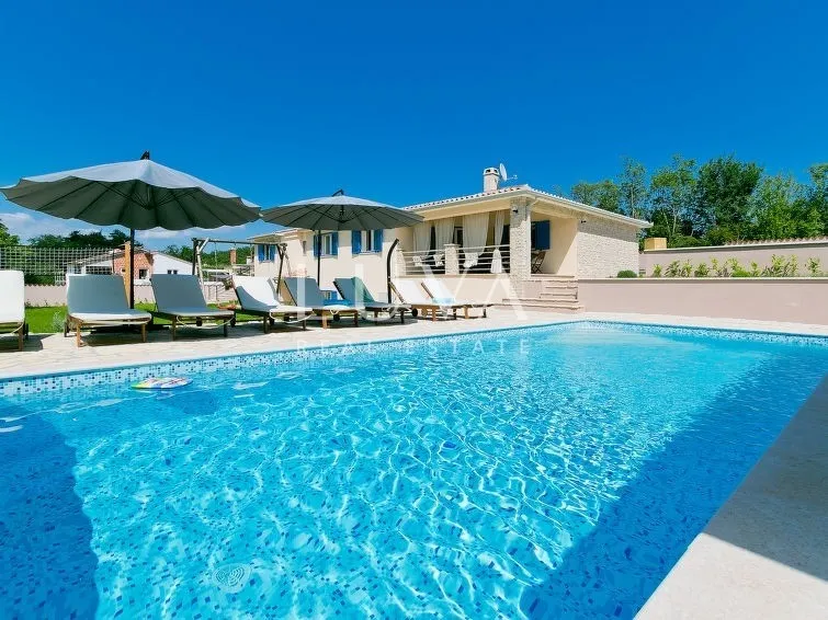 Labin area, luxury house with a pool for sale