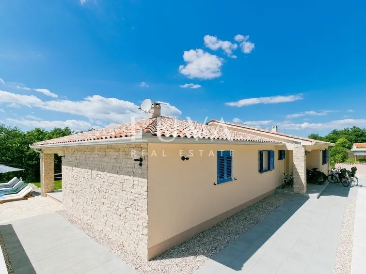 Labin area, luxury house with a pool for sale