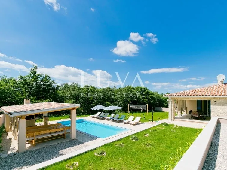 Labin area, luxury house with a pool for sale