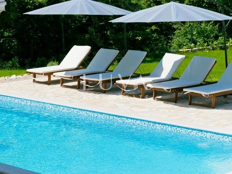 Labin area, luxury house with a pool for sale