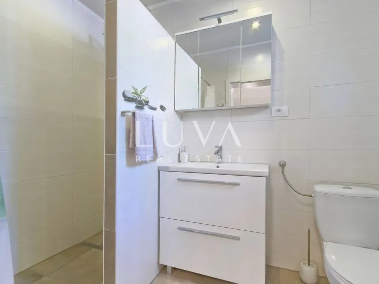 Labin area, luxury house with a pool for sale