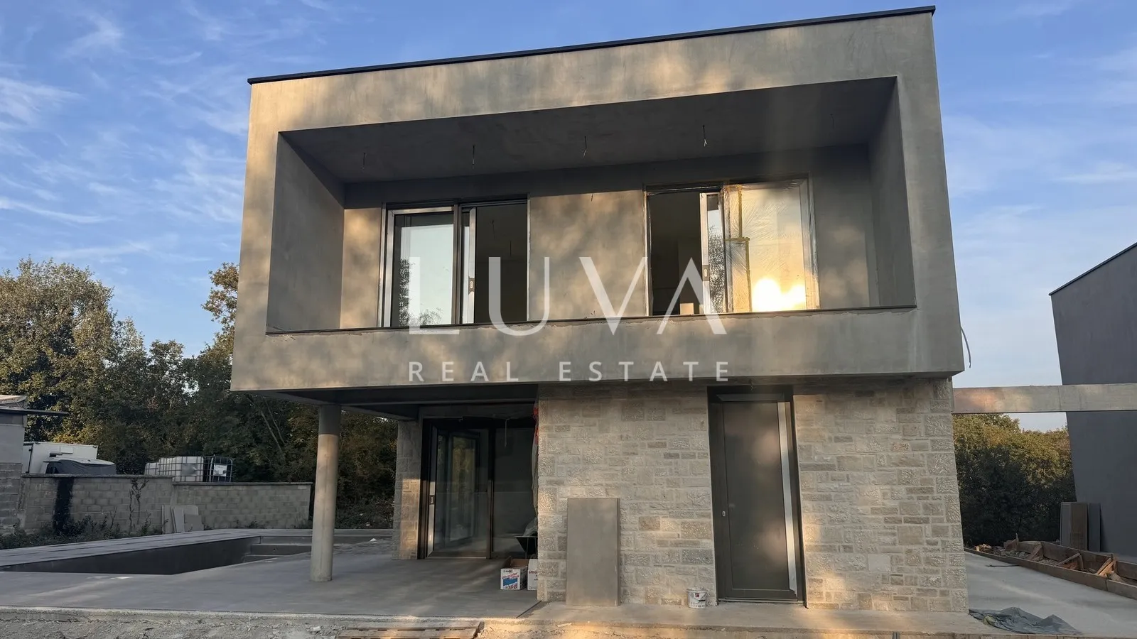 Poreč, prekrasna moderna kuća s bazenom u izgradnji
